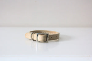 beige collar dog belt 